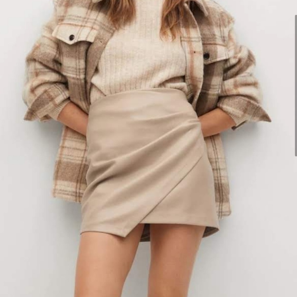 MANGO tan faux leather mini skirt M